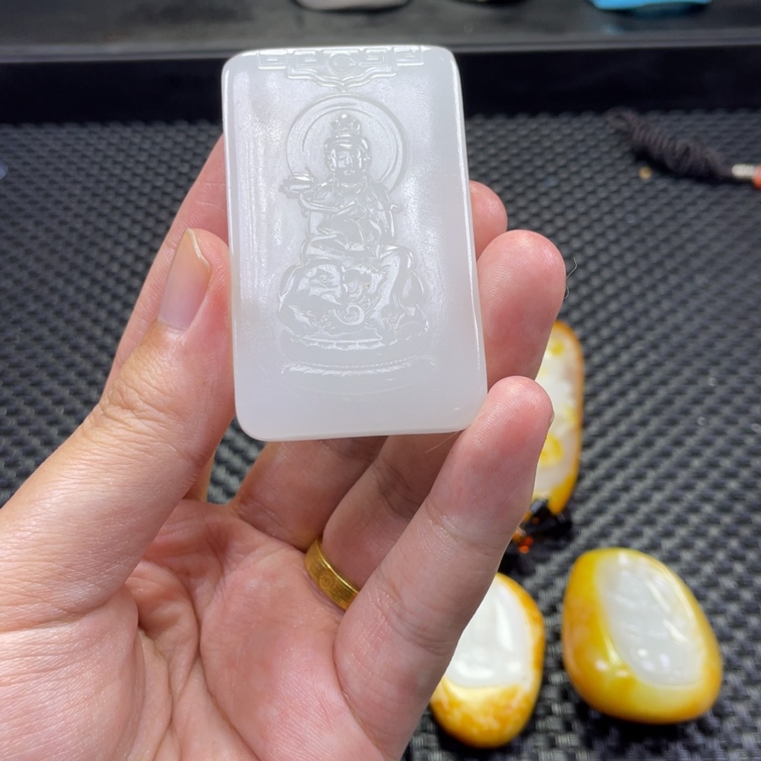 颈饰未镶嵌和田玉我*梁