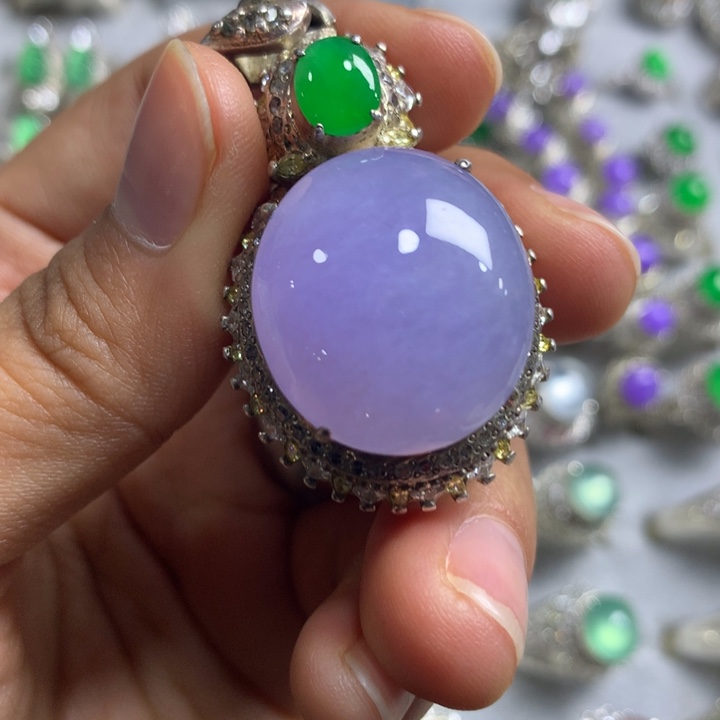 一****翡翠未镶嵌戒指铜托，卖裸石，需要二次镶嵌