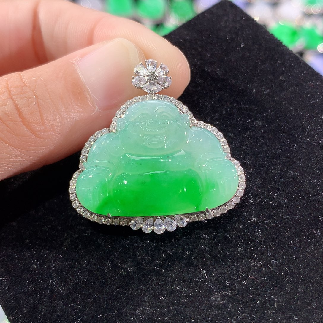 翡翠18K金镶嵌颈饰