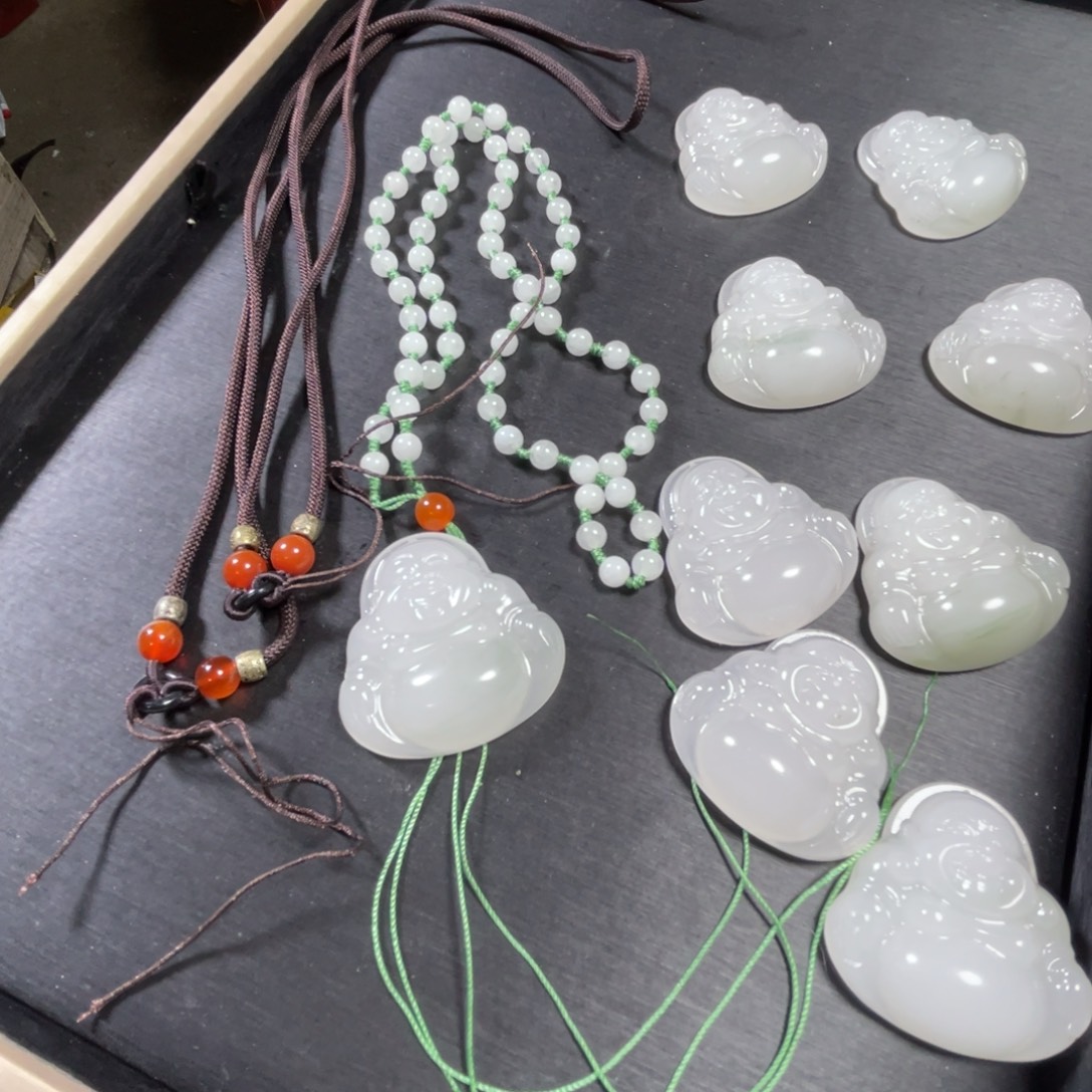 石英质玉未镶嵌颈饰