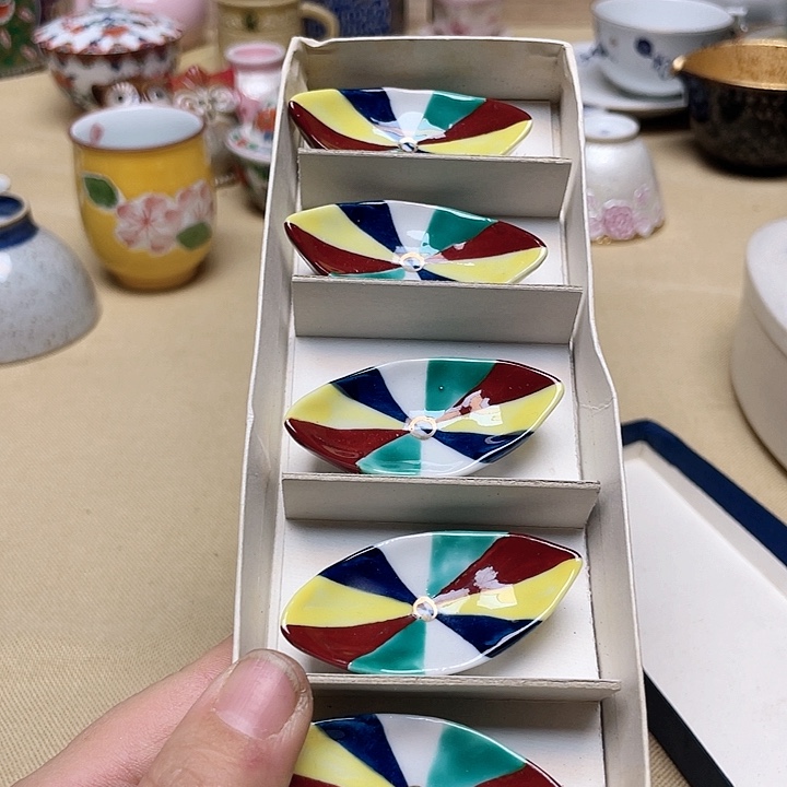 紫砂茶杯盘子也是这样