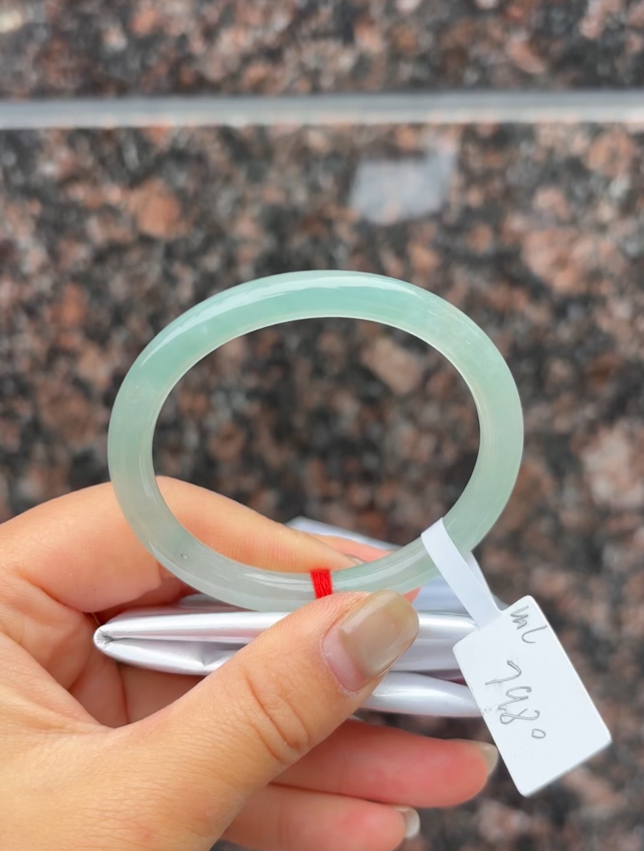 ML（上新）冰透湖水绿贵妃圆条五十四圈翡翠a货手镯