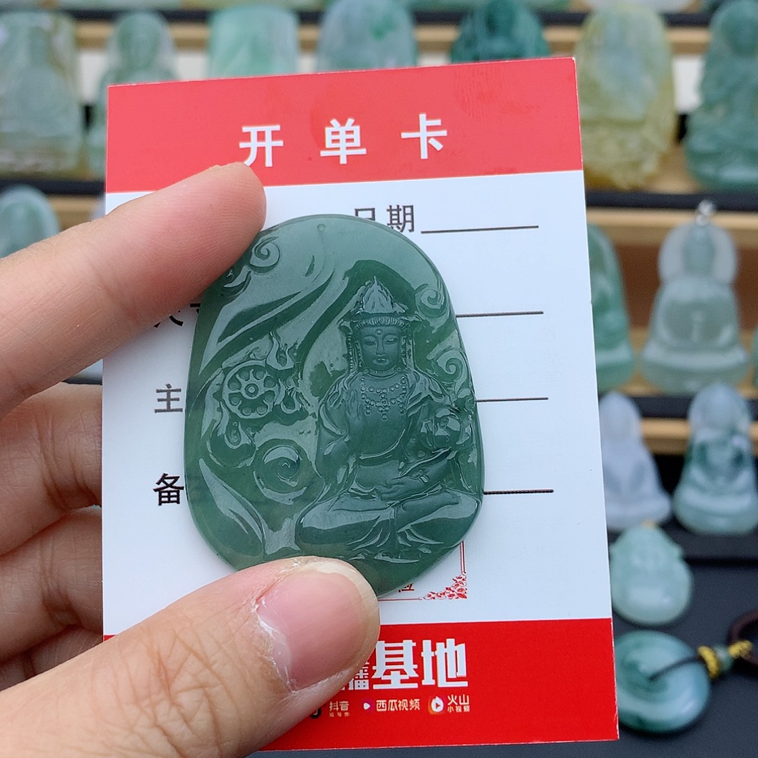 翡翠未镶嵌颈饰大势至