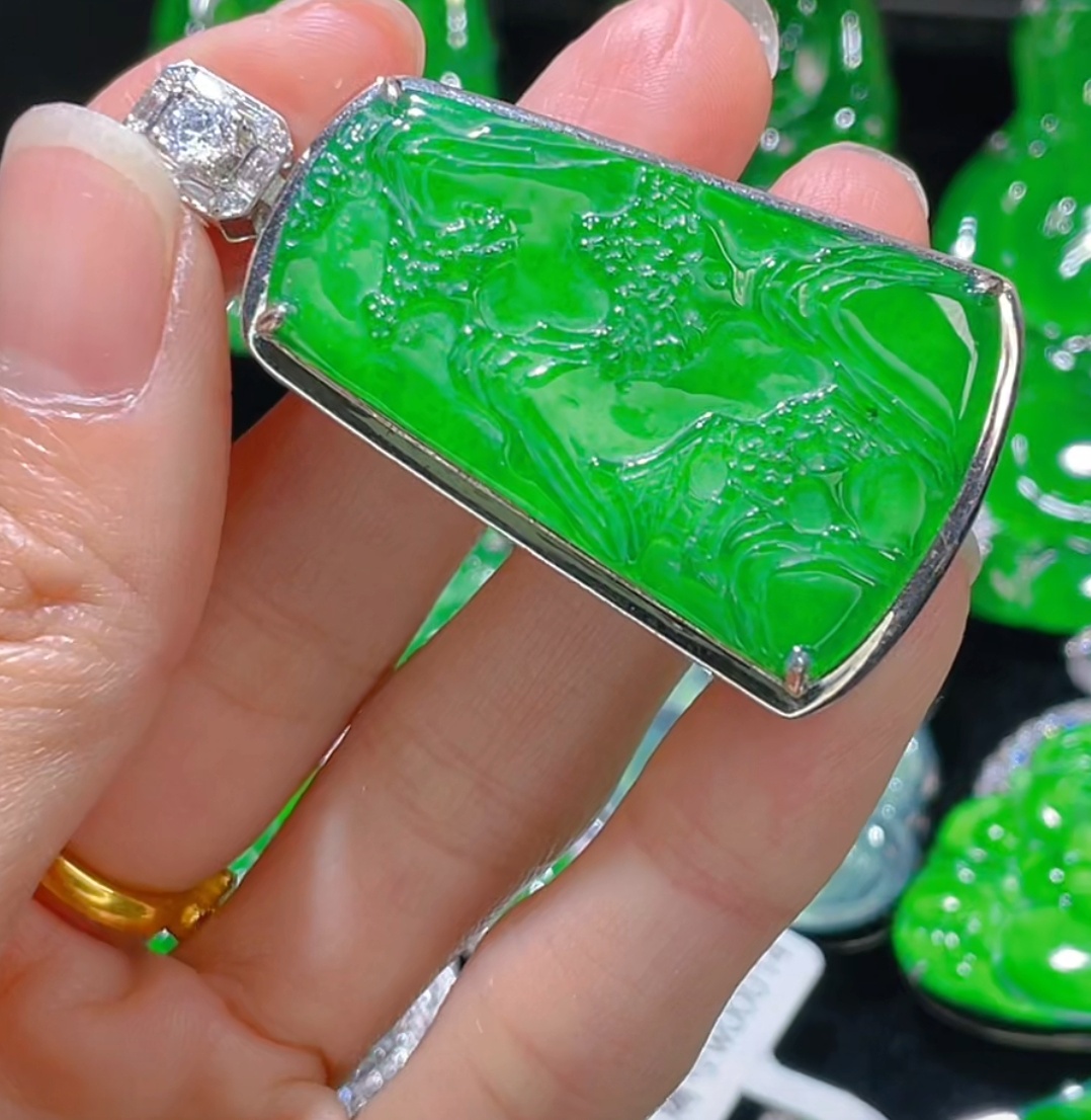 天然翡翠A货吊坠