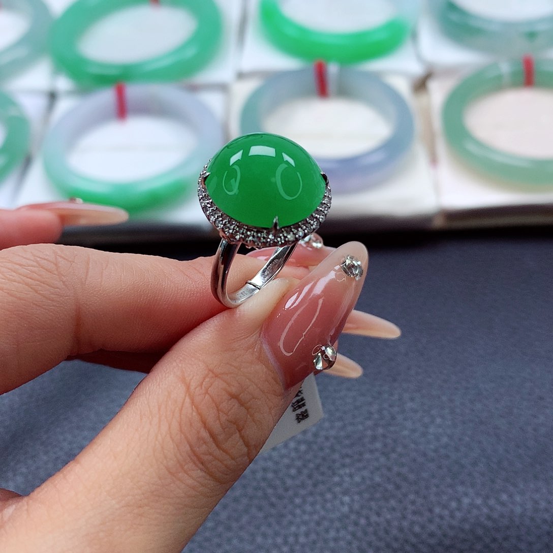 翡翠戒指18K金镶嵌阳绿大蛋面戒指15.2*8.0