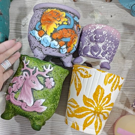 当场拍满15元发货不凑不发，花盆盆口不方不圆有针孔黑点是正常的，