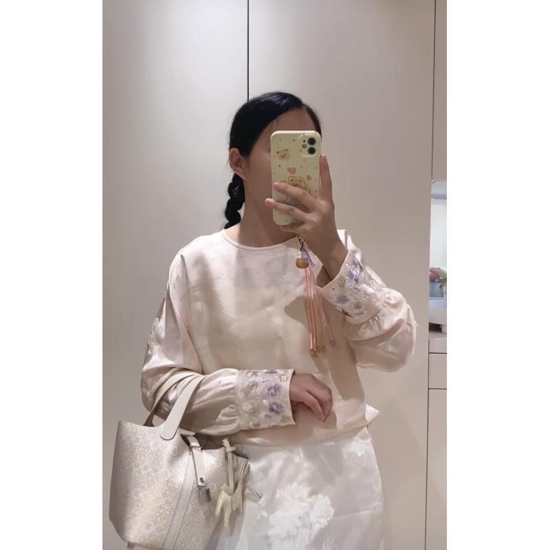 小花家盘扣吊坠袖口刺绣上衣