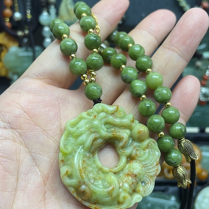 未镶嵌蛇纹石玉颈饰