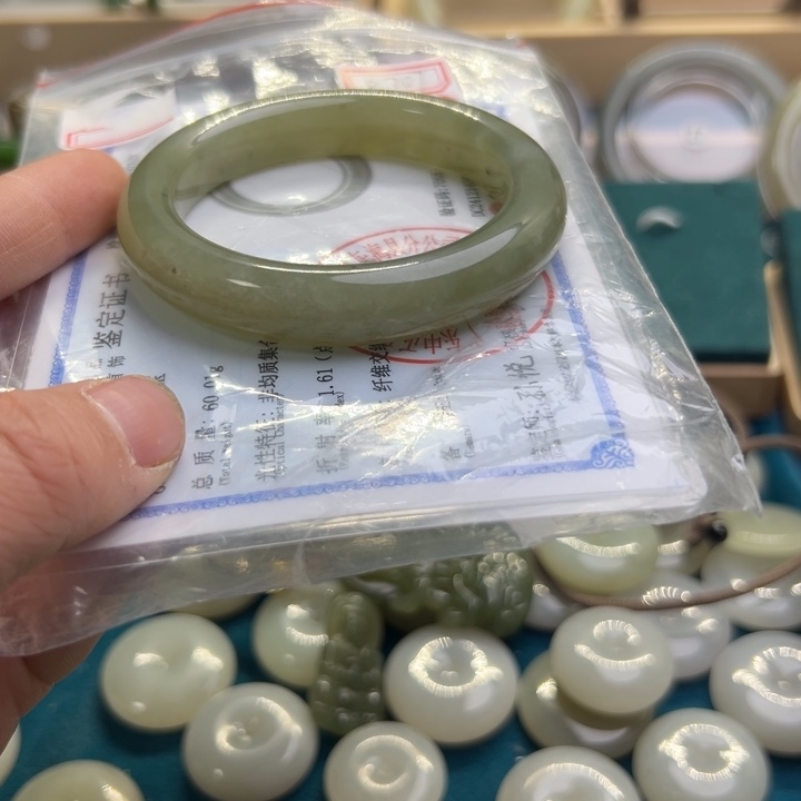 和田玉手镯未镶嵌55圈围8707