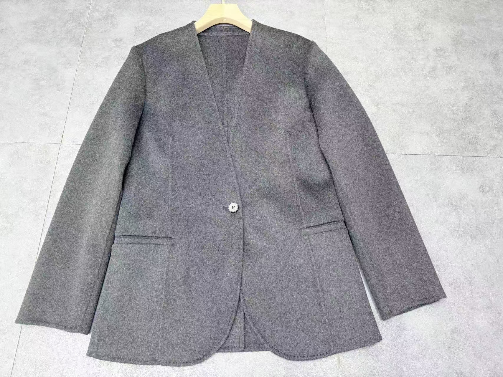 闪闪兒 休闲风短款纯色商务时尚珠边羊绒大衣5037