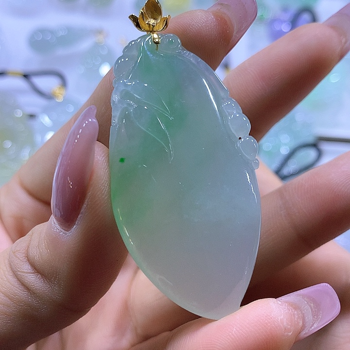 翡翠颈饰18K金镶嵌天然翡翠A货吊坠