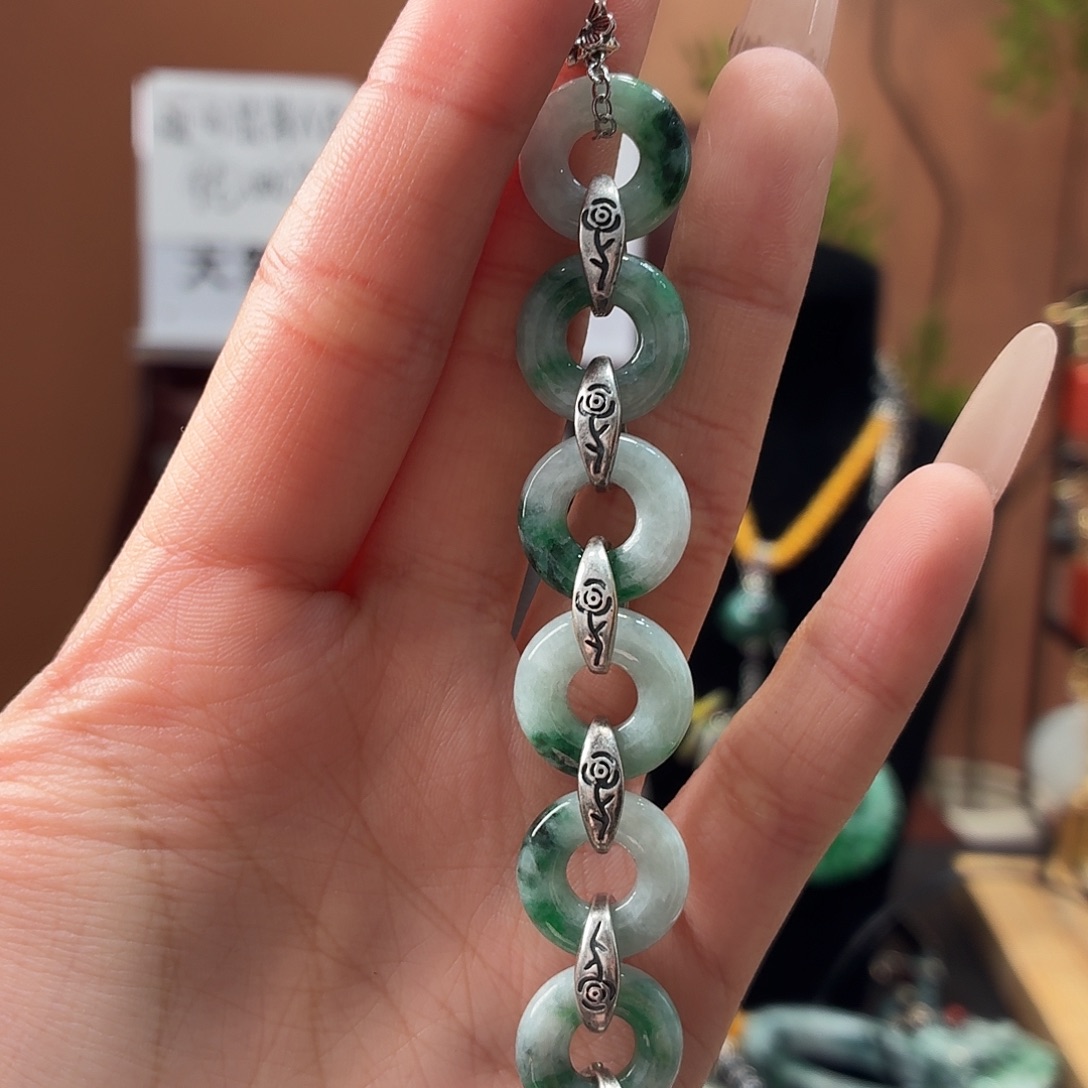 翡翠未镶嵌耳饰手串