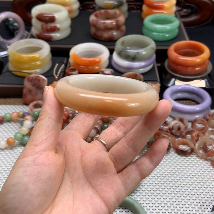 石英质玉未镶嵌手镯