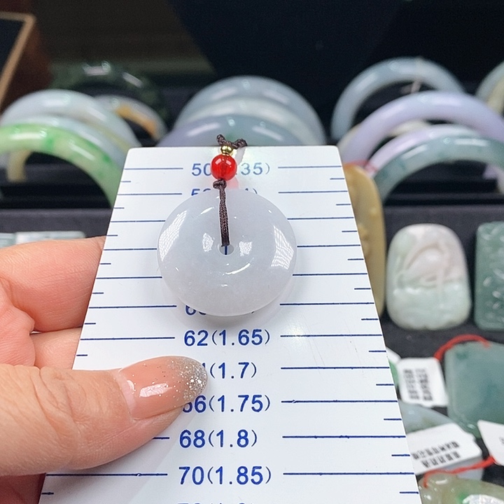 翡翠颈饰未镶嵌平安扣