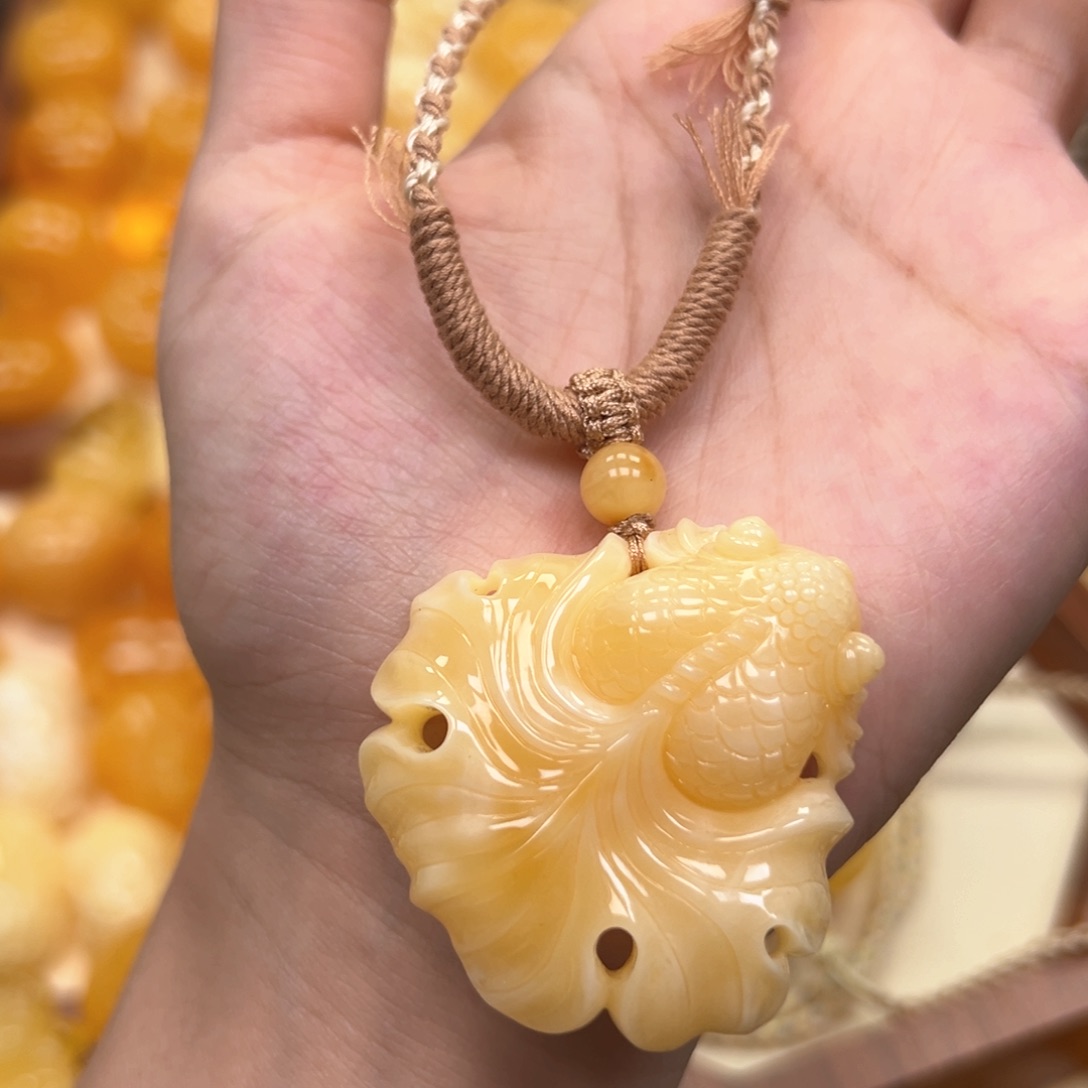 瑜***摘琥珀颈饰未镶嵌蜜蜡