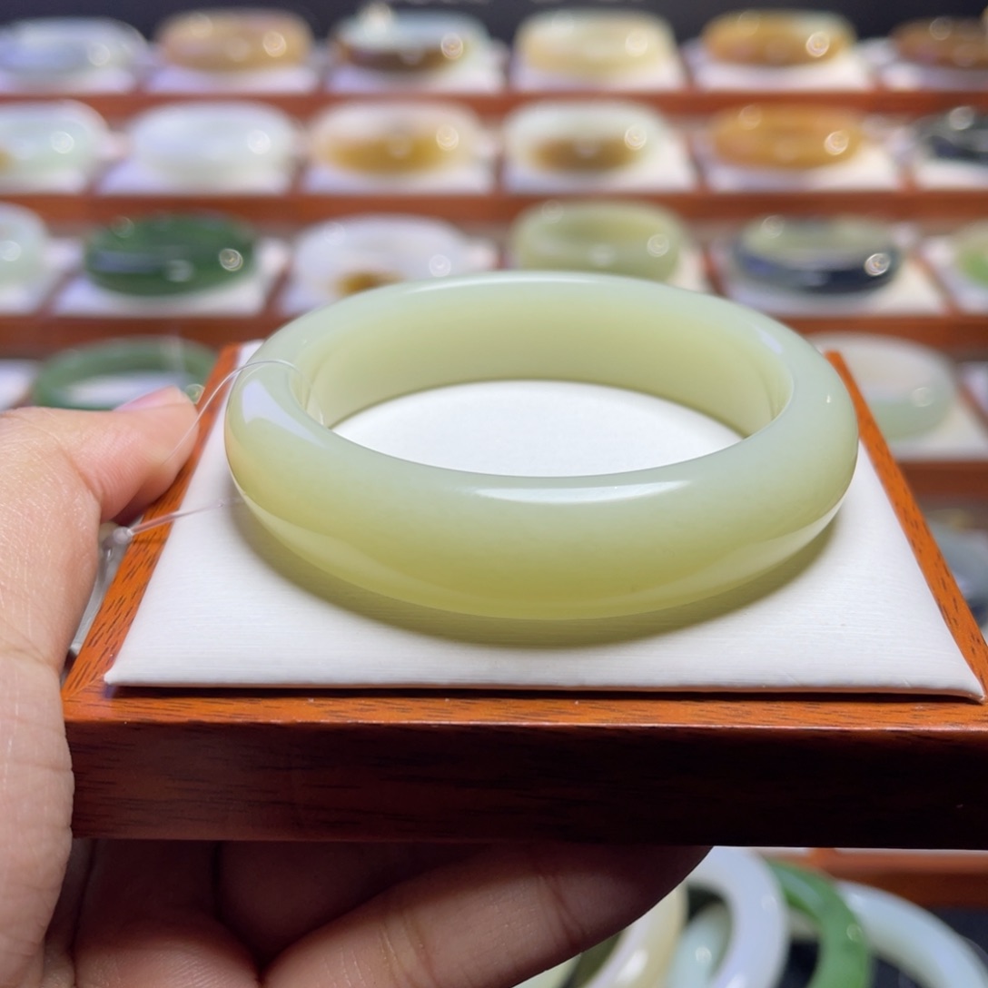 【闪购商品】和田玉手镯未镶嵌