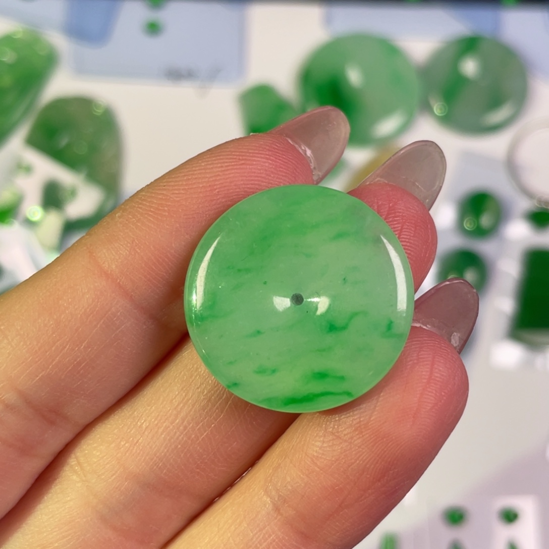 翡翠未镶嵌颈饰裸石