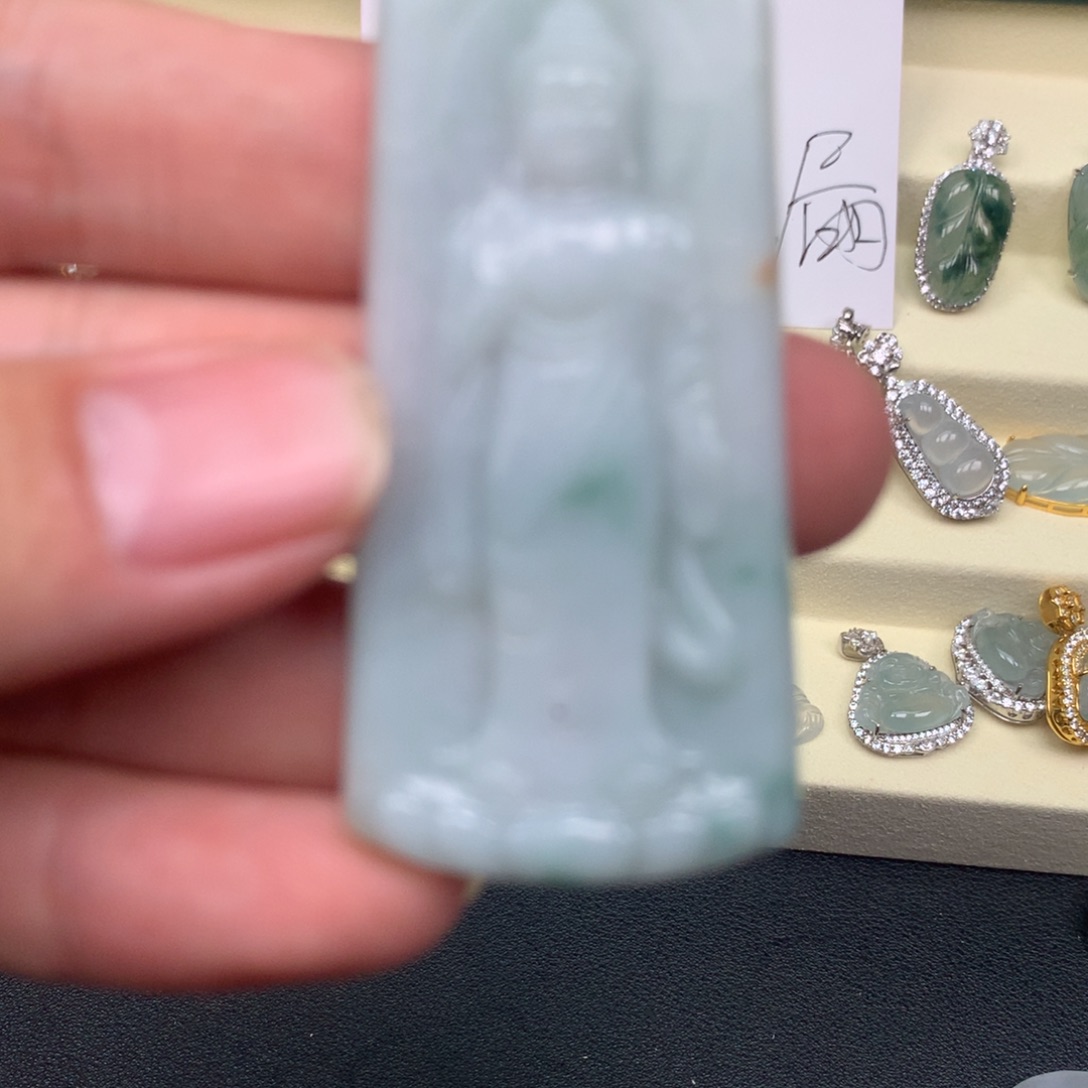 翡翠未镶嵌颈饰牌子