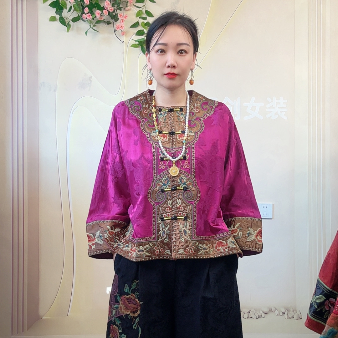 雪儿 新中式国风丝缎提花上衣绣花盘扣宽松外套1811