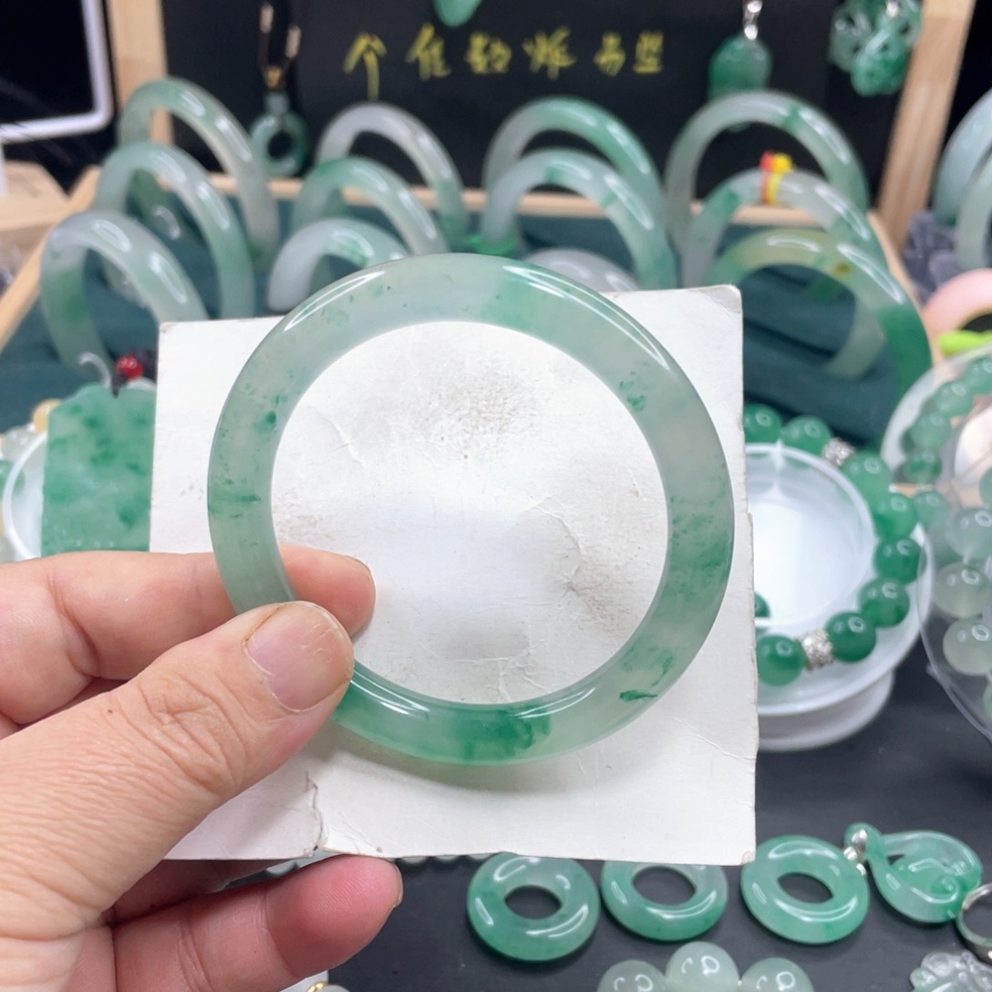 石英质玉未镶嵌手镯