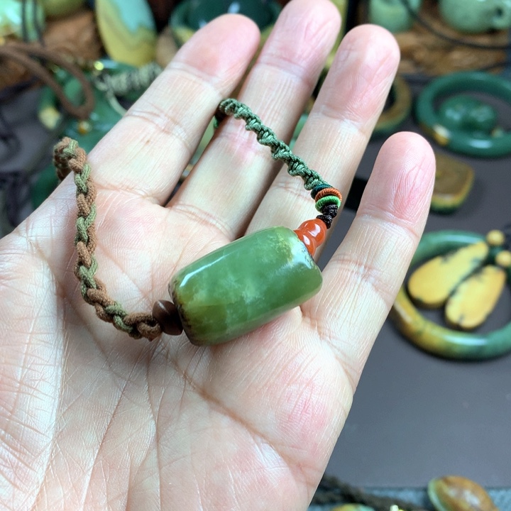 吊坠(赠链)未镶嵌岫岩河磨玉（透闪石质玉）龍*道