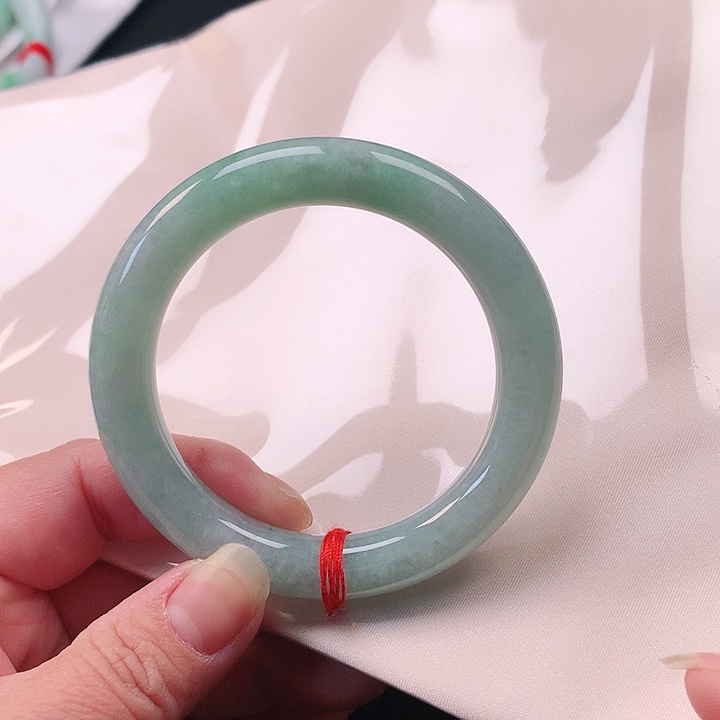 翡翠手镯未镶嵌翡翠085