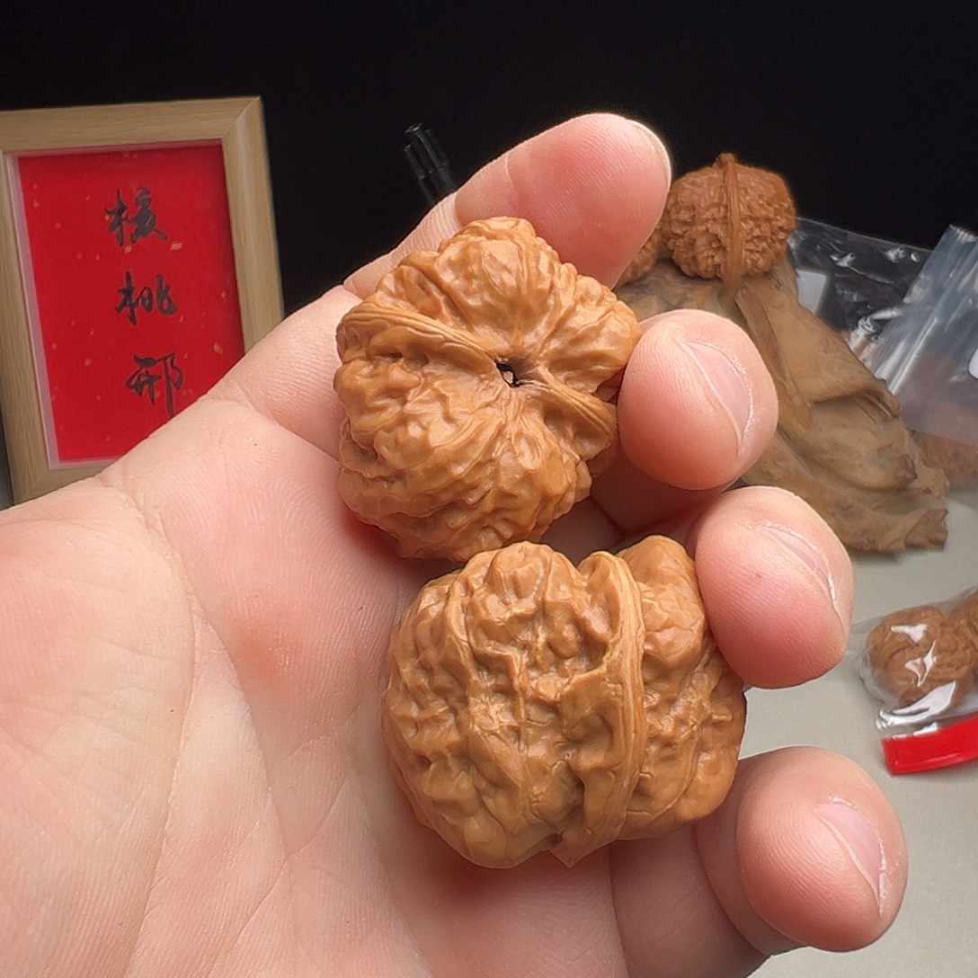 浮***千吊坠文玩核桃哈码头