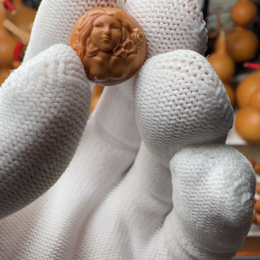 猴头核桃吊坠美女