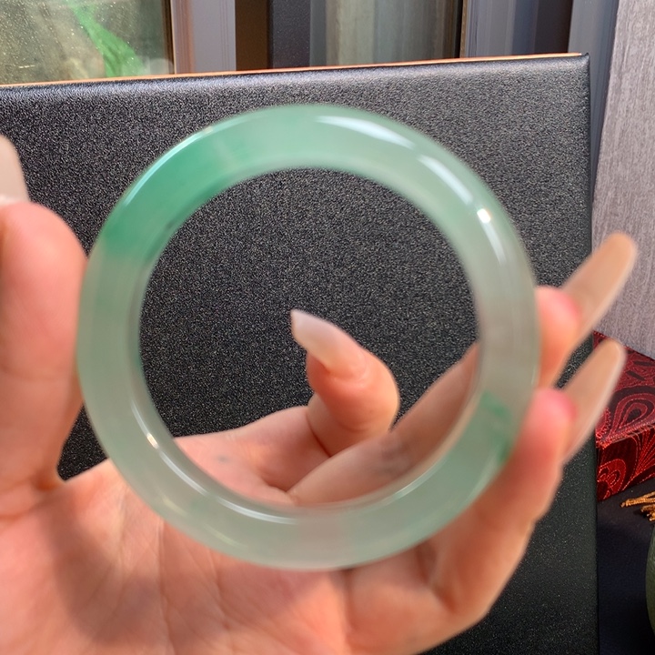 石英质玉（非洲翠）手镯未镶嵌