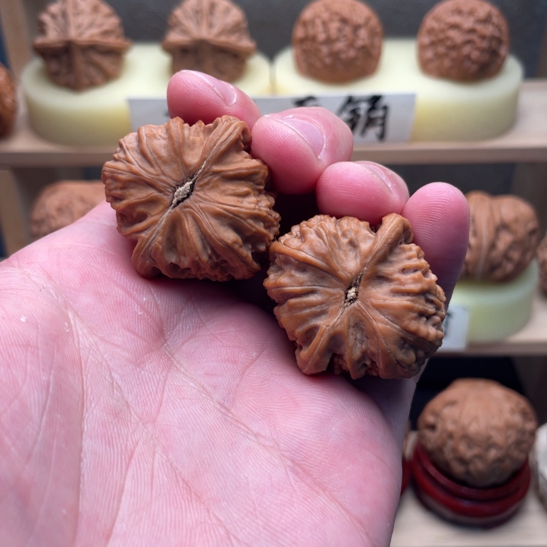 清***月文玩核桃吊坠白狮子33