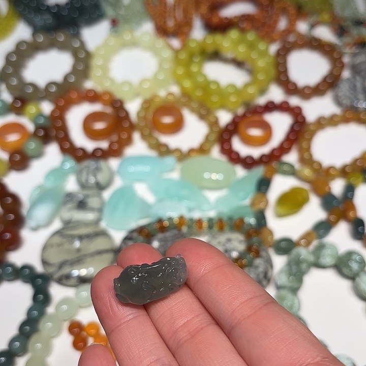 胖***.蛇纹石玉未镶嵌手串