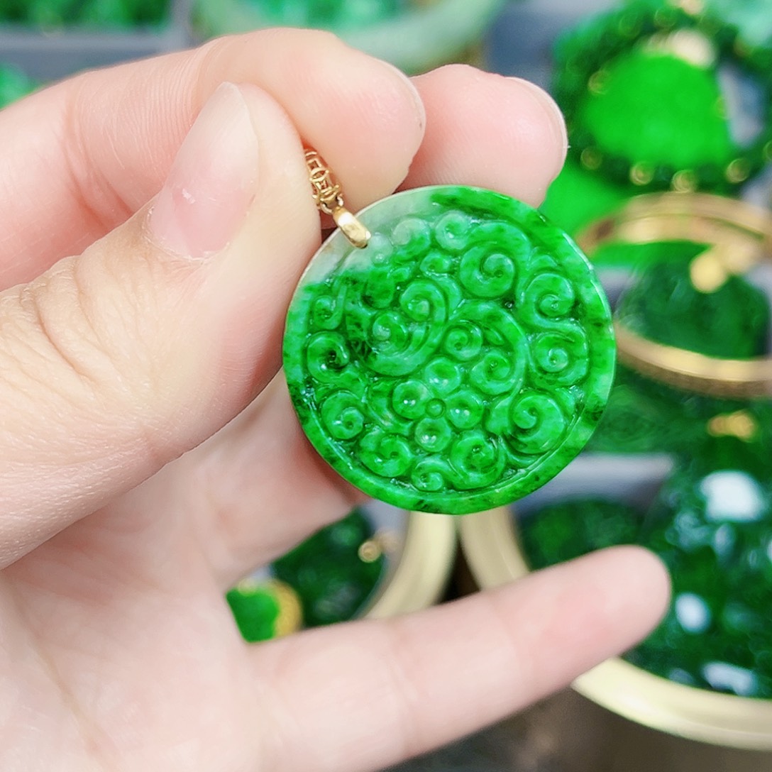 翡翠颈饰18K金镶嵌吊坠