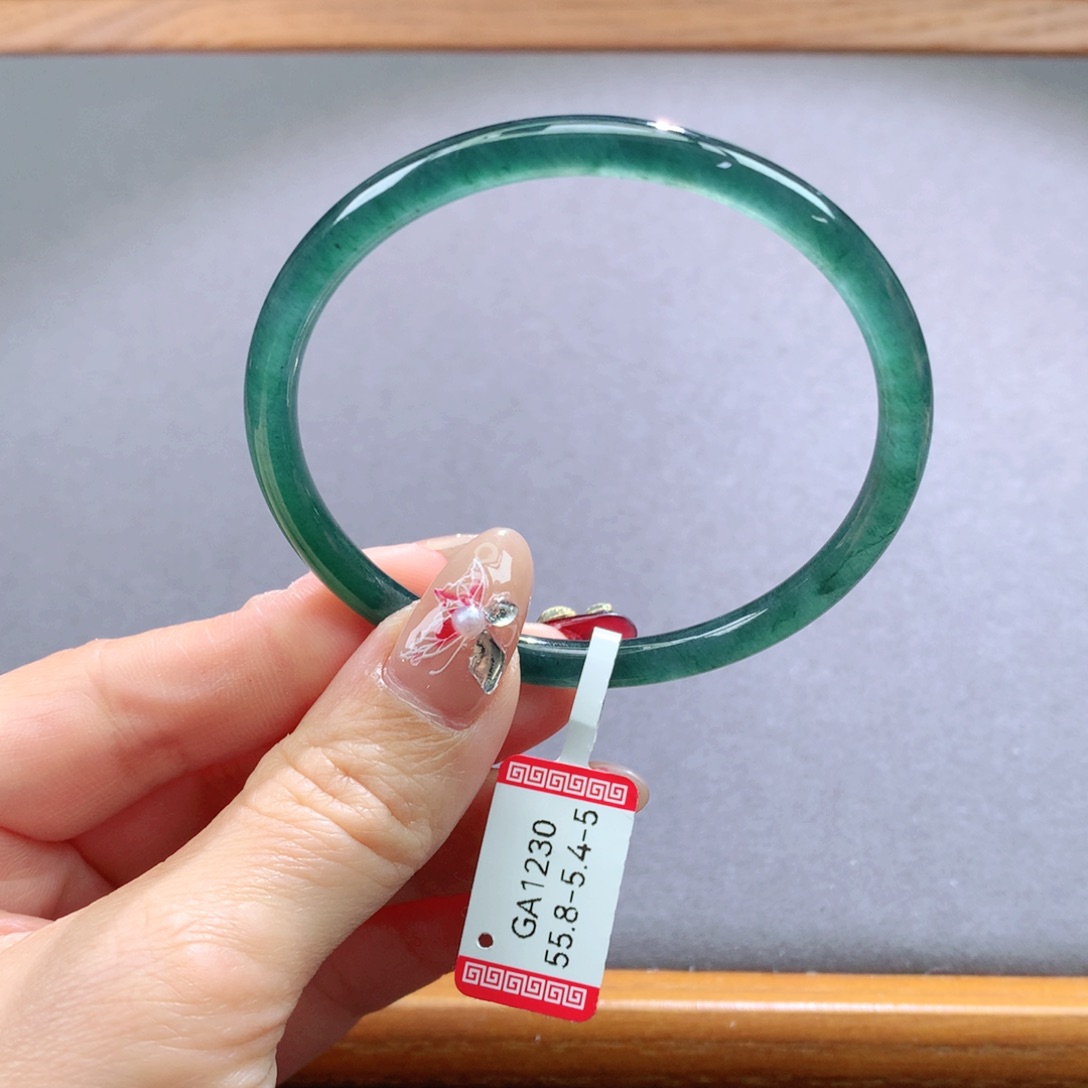 翡翠手镯未镶嵌天然翡翠手镯叮当镯