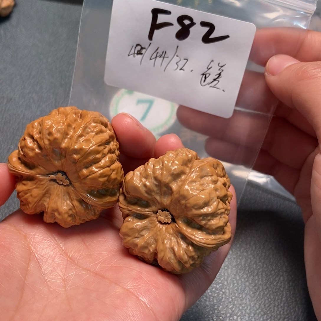 文玩核桃吊坠蛤蟆色差