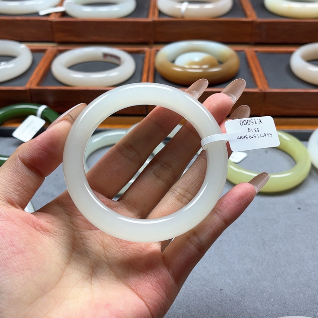 和田玉手镯未镶嵌阿***芙