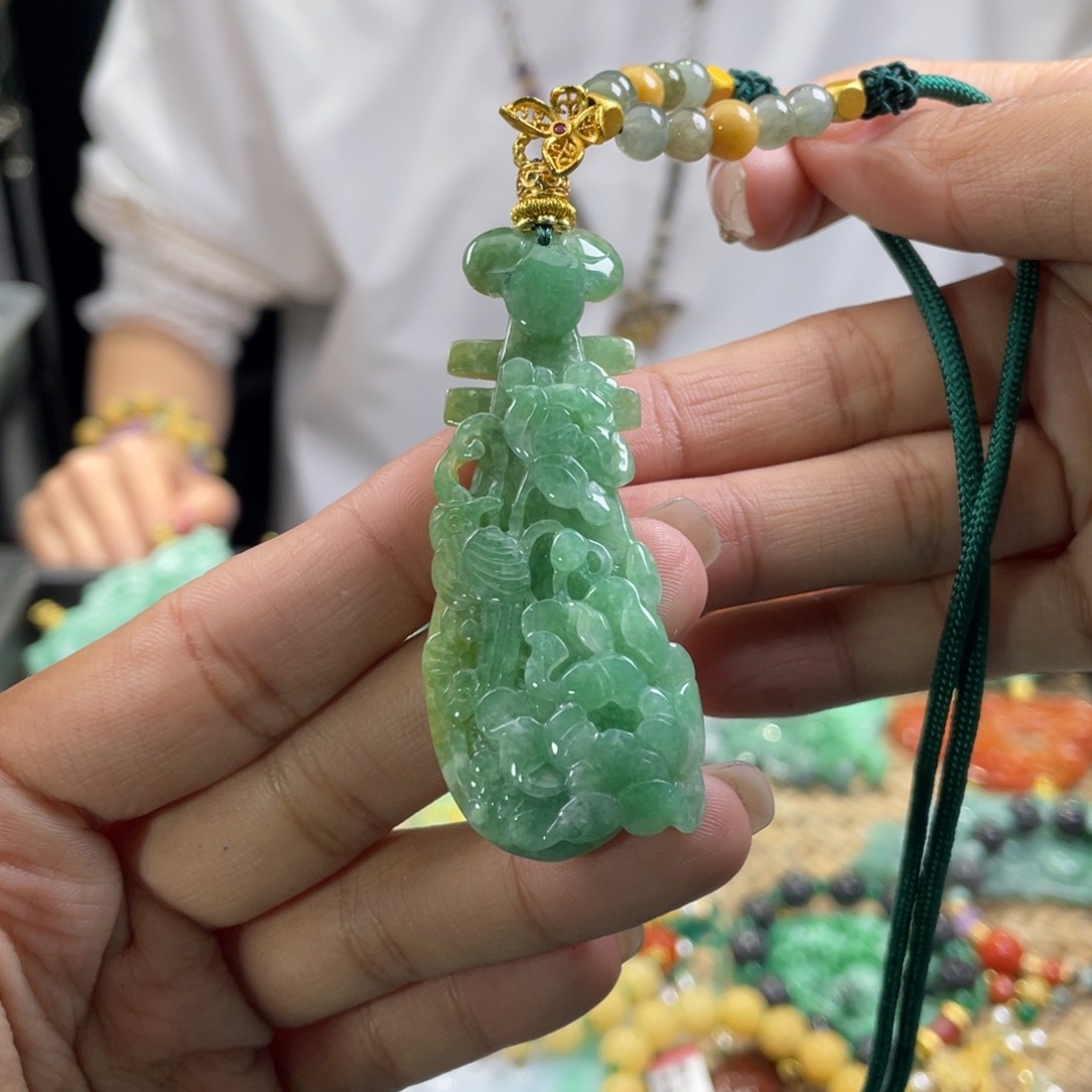 翡翠颈饰未镶嵌代编织