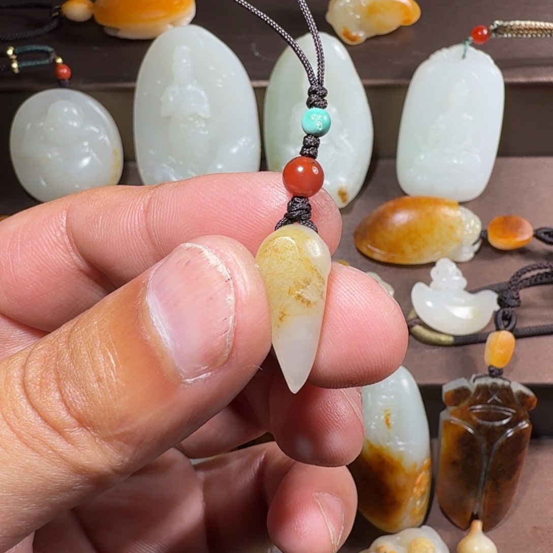 和田玉颈饰未镶嵌