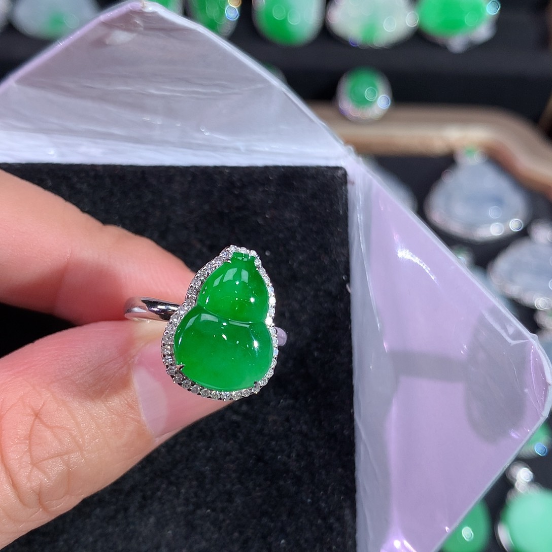 翡翠吊坠(不含链)18K金镶嵌