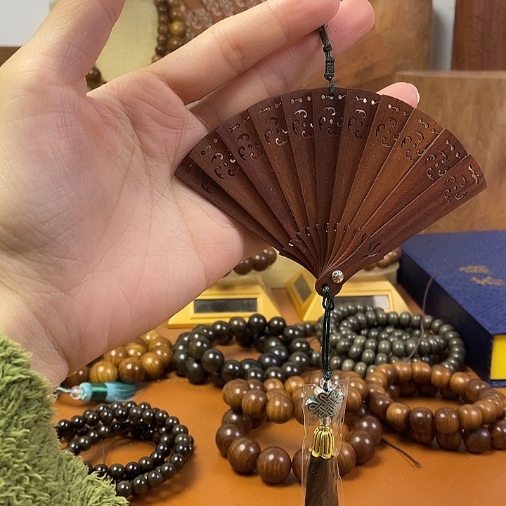 檀香木老山檀香苏扇挂件