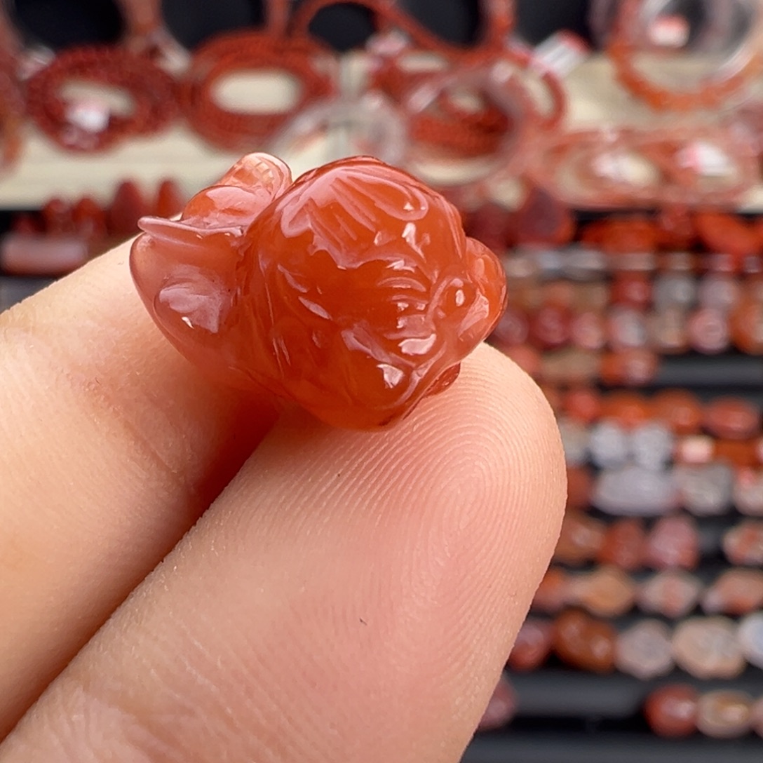 南红玛瑙未镶嵌颈饰飞天貔貅