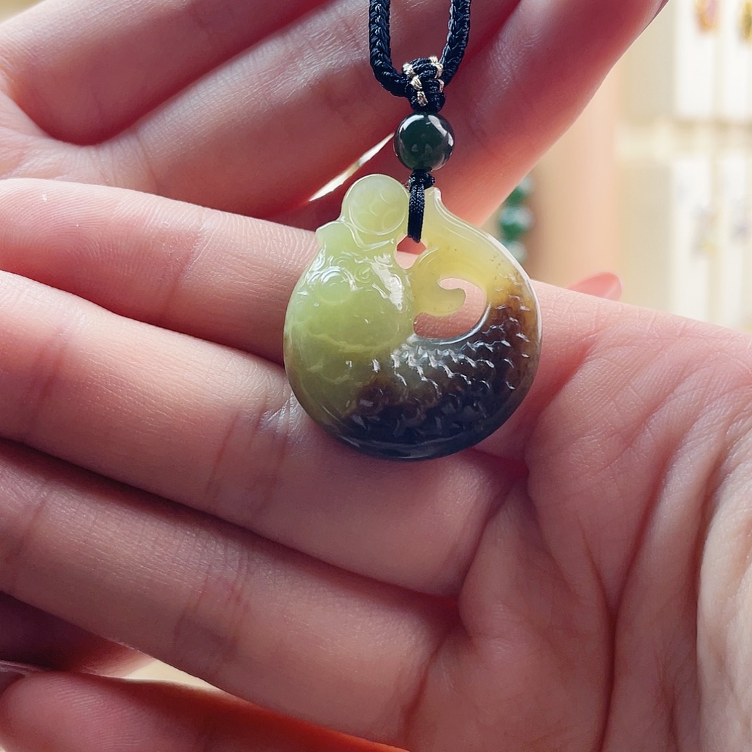 和田玉未镶嵌吊坠(赠链)