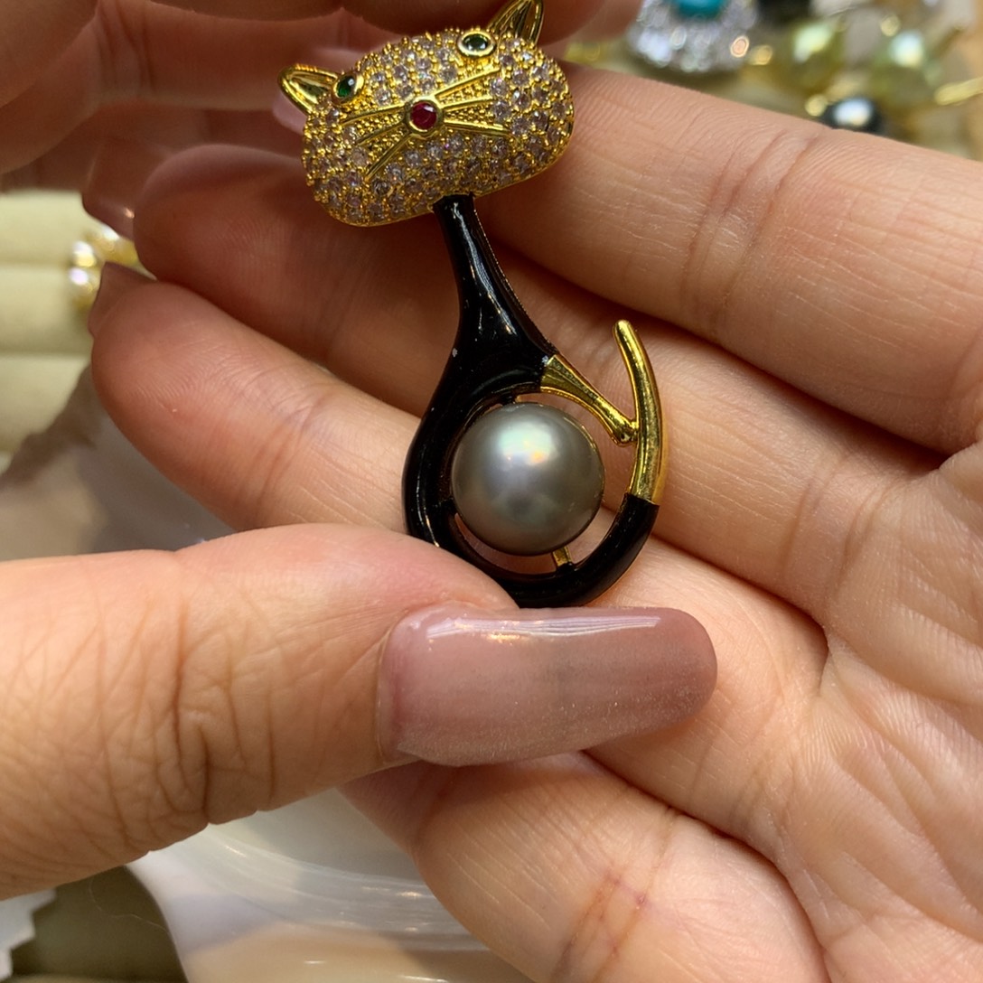 未镶嵌胸饰海水珍珠