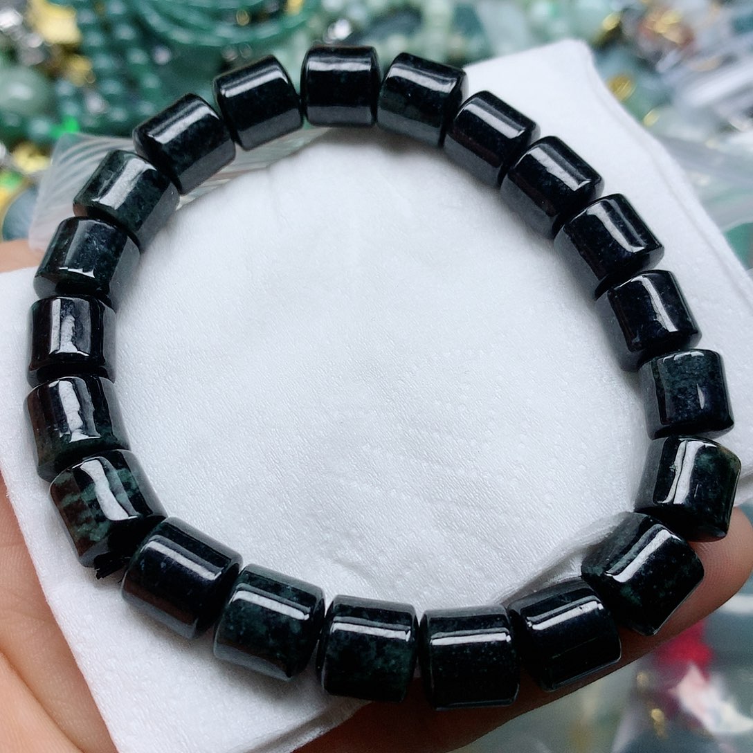 翡翠颈饰未镶嵌手串