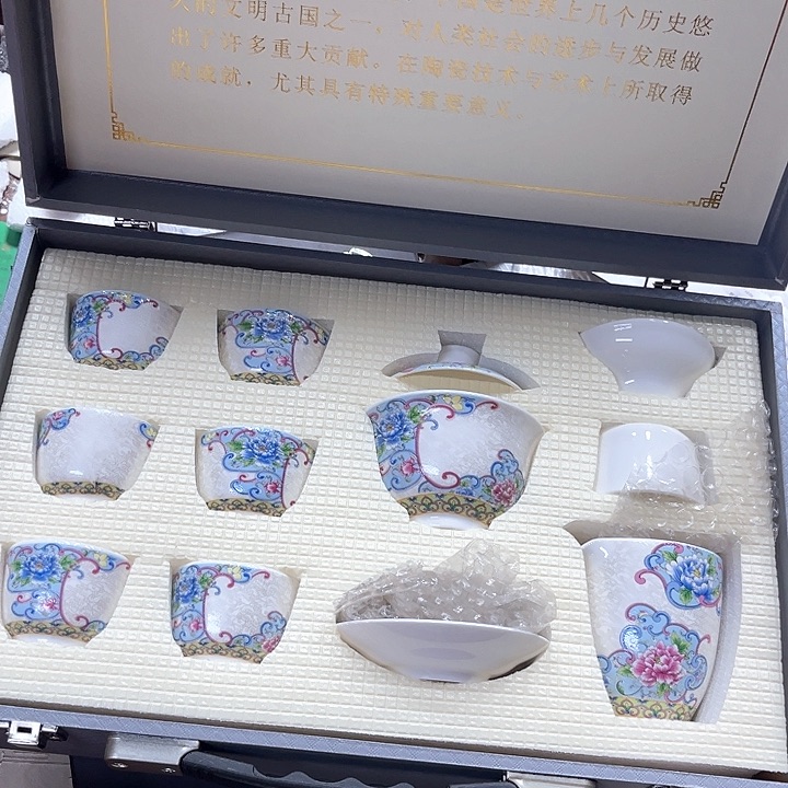 孤品茶具套装等。         