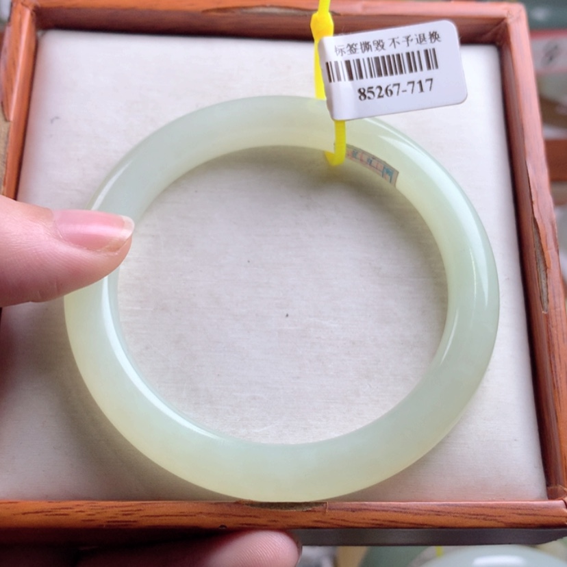 【闪购商品】和田玉手镯未镶嵌56