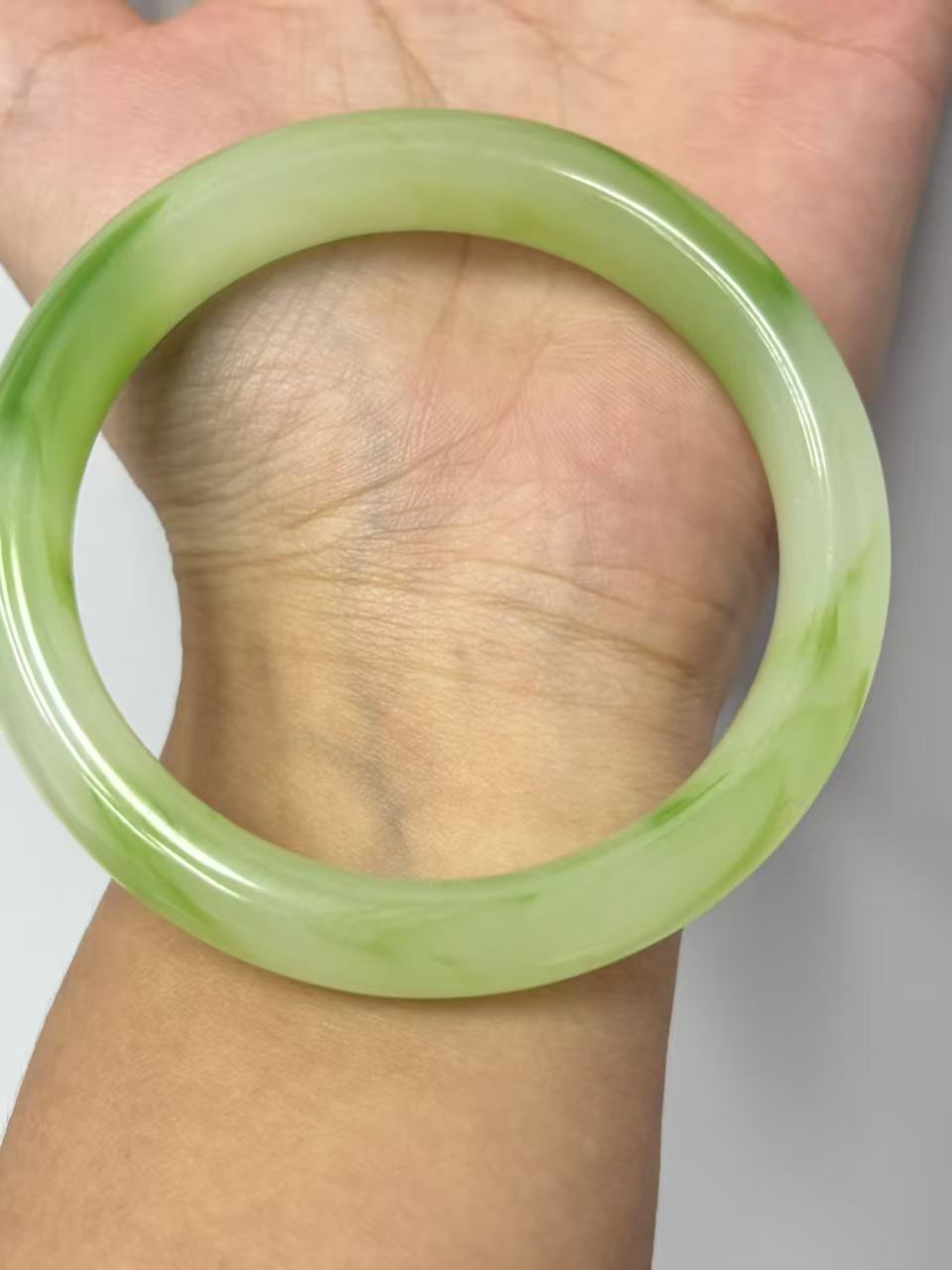 AM8056 果绿飘华手镯