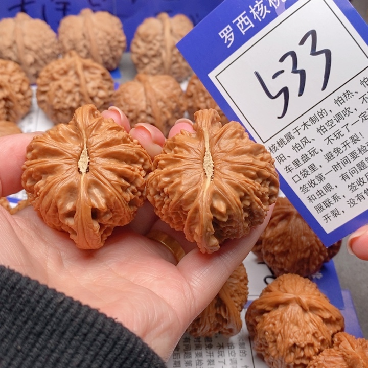 吊坠桃核46白狮子533