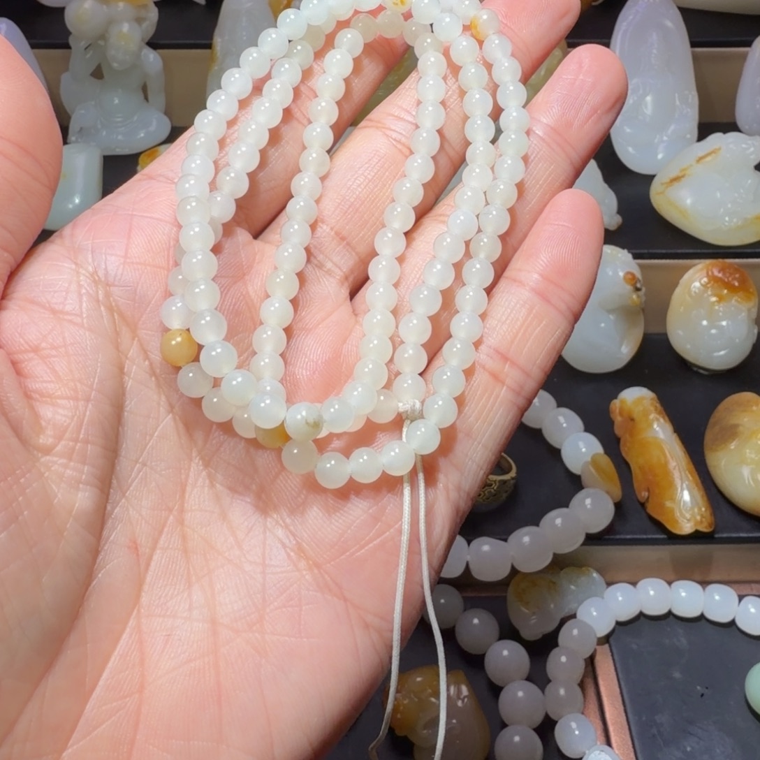 用***痴和田玉未镶嵌颈饰