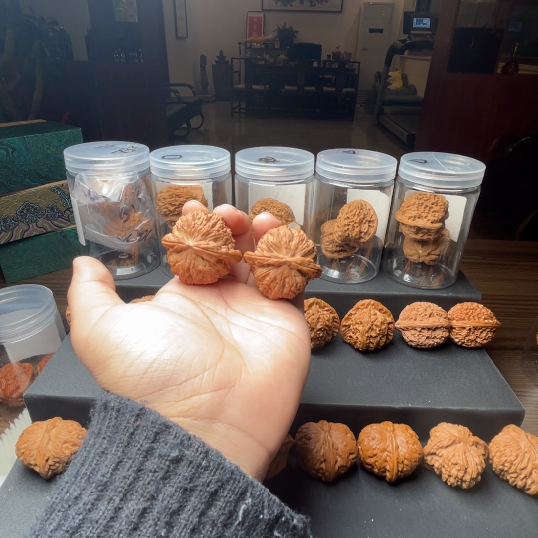 流***火文玩核桃吊坠白狮子44尺