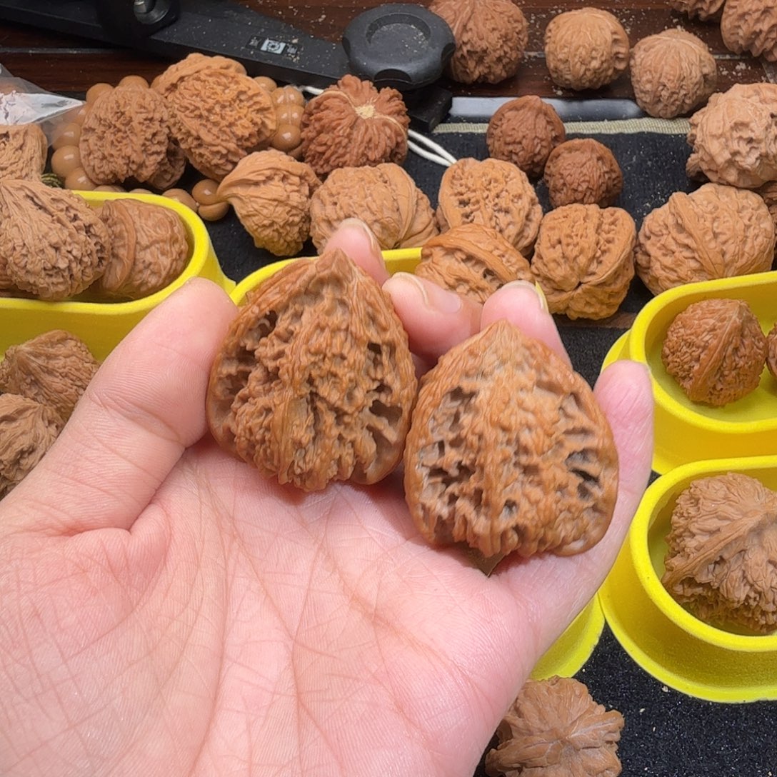 龙***龙吊坠文玩核桃满天星异形